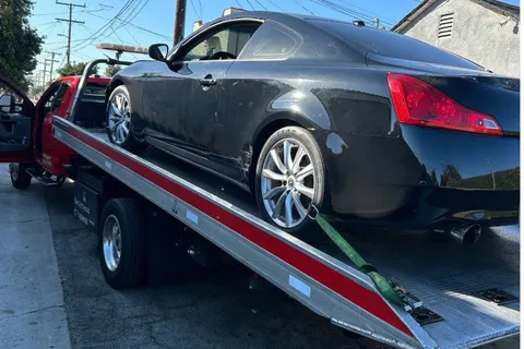 Light-duty tow of a Nissan by Carsaad Towing