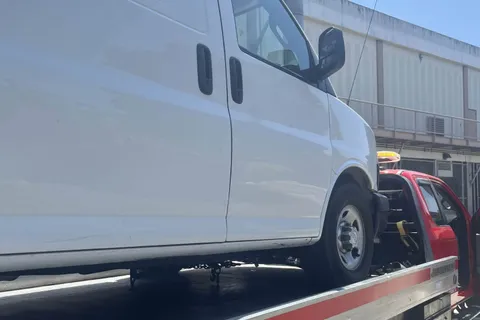 Medium-duty tow by Carsaad Towing, photo 2